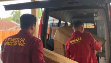 Divhumas Humas Polri Beri Sembako-Kursi Roda ke Warga Terdampak Gempa NTT
