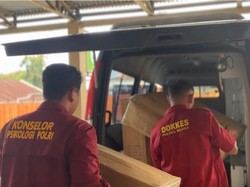 Divhumas Humas Polri Beri Sembako-Kursi Roda ke Warga Terdampak Gempa NTT