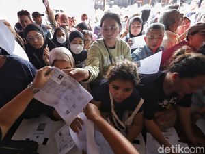 Video: Momen Warga di Jaktim Ramai-ramai Adukan Ketidaksesuaian Data Desil