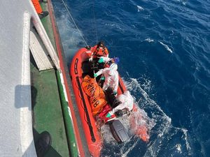 Penyelam Basarnas Temukan 2 Korban Meninggal Terjebak di KM Virgo