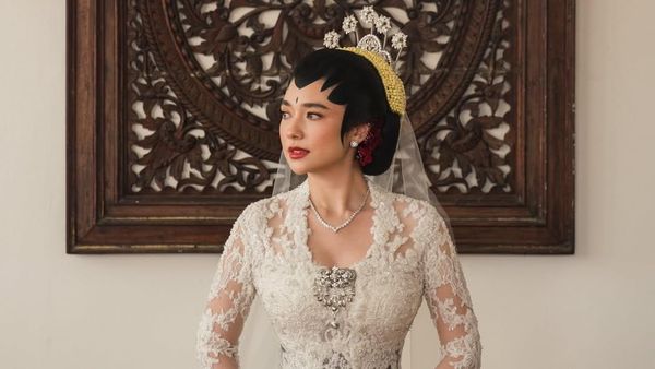 Amanda Rigby Tampil Pangling Pakai Kebaya Didiet Maulana Saat Menikah