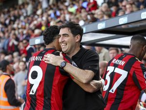 Iraola Kalahkan Mantan, Akhiri Rekor Kandang Bournemouth