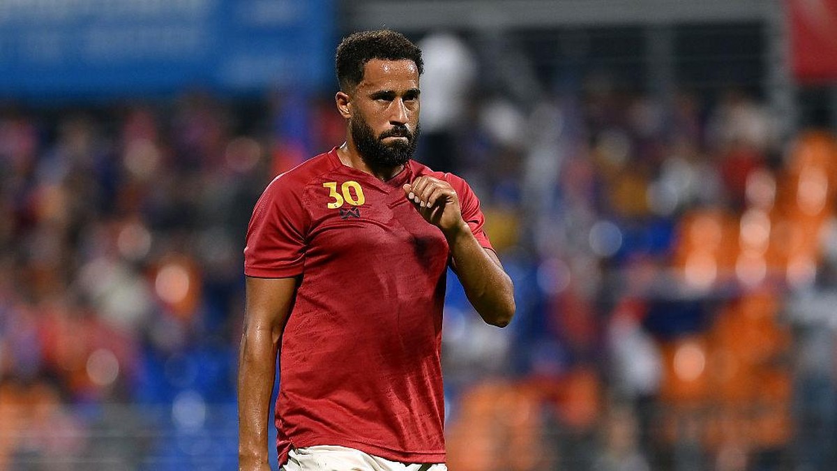 Andros Townsend saat memperkuat Kanchanaburi Power tahun lalu. Foto: Getty Images/Apinya Rittipo