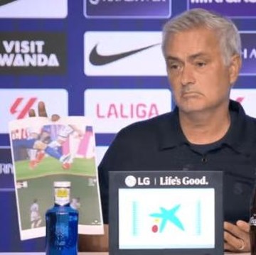 Seniat Itu Mourinho Cetak Foto demi Kritik Wasit Derby Madrid