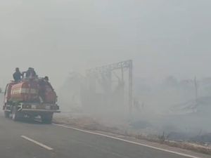 Karhutla Lalap 3 Bangunan Warga di Jalan Pangkalan Bun-Kotawaringin Lama