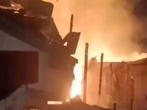 Kebakaran di Abdesir Makassar Hanguskan 4 Rumah Warga