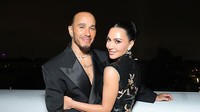 Kim Kardashian & Lewis Hamilton Makin Go Public, Mesra di Acara High-Profile