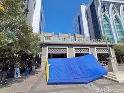 Dirikan Tenda, Mahasiswa UINSA Menginap di Kampus Tuntut Rektor Mundur