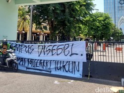 Mahasiswa Segel Kampus UINSA Sampai Muzakki Mundur dari Rektor