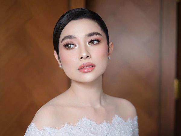 Makeup Amanda Rigby di Hari Pernikahan, Soft Glam dengan Nuansa Peach