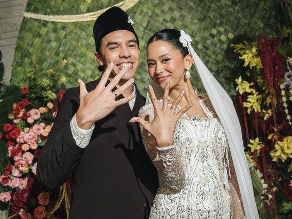 Momen Mario Caesar dan Givina Menikah, Tampil Serasi dalam Busana Hitam-Putih