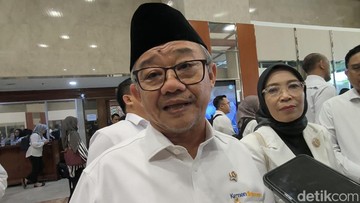 Mendikdasmen Respons Viral SDN Mboeng Dapat Smart Board Padahal Tak Ada Listrik