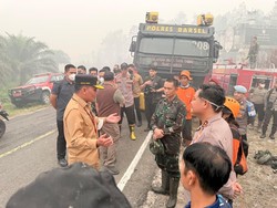 Padamkan Karhutla di Barsel, Polres Bawa Water Cannon