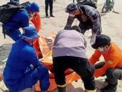 Jasad Pakai Pelampung Terdampar Lagi di Pantai Seruyan, Diduga Korban KM Virgo