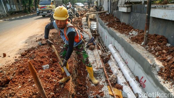 Revitalisasi Trotoar Jalan KH Abdullah Syafei Tebet, Ditargetkan Rampung November