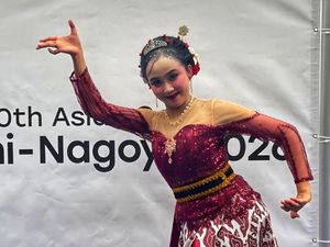 Di Balik Jaipong Jepang, Dalfa Kerja Toko dan Latihan Tengah Malam