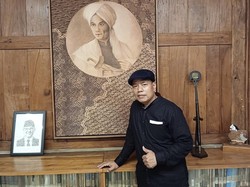 Cerita Rosid Hijrah ke Pangandaran demi Merawat Ratusan Perkakas Buhun