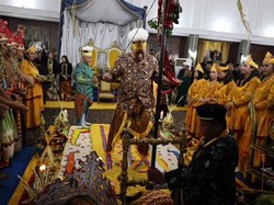 Bepelas Erau Adat Kutai 2026, Ritual Sultan Menginjak Gong Raden Galuh