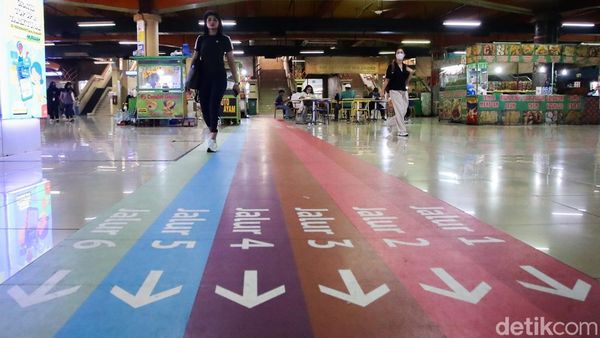 Terminal Blok M Pasang Marka Lantai Warna-warni, Mudahkan Penumpang Cari Jalur Bus