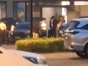 KPK Bawa Koper dan Tas Usai Geledah Kantor Summarecon Bogor