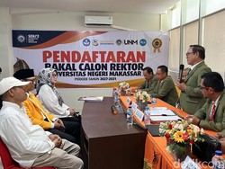 Wakil Rektor Arifin Manggau Pendaftar Pertama di Pilrek UNM