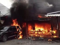 Kronologi Kebakaran Besar Hanguskan Rumah dan Mobil Dekat Stasiun Bogor