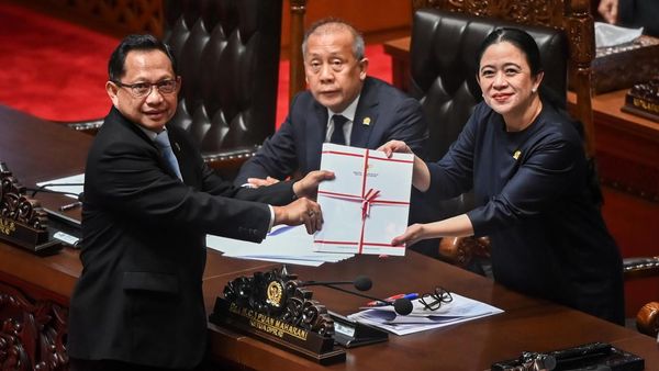 DPR Sahkan 15 RUU Kabupaten/Kota di Kalimantan Jadi UU