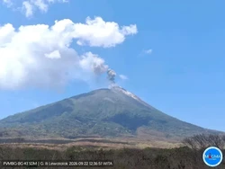 Ili Lewotolok-Semeru Erupsi, Warga Diimbau Pakai Masker-Tutup Air dari Abu Vulkanik