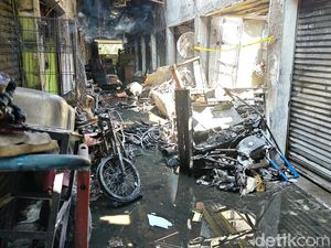 Belasan Kios Pasar Klitikan Notoharjo Solo Kebakaran