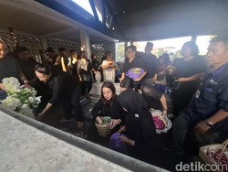 Penghormatan Terakhir buat Sang Guru Den Baguse Ngarso