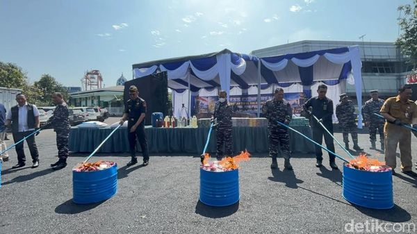 Pengiriman Jutaan Batang Rokok Ilegal-9 Ton Pupuk Ilegal Digagalkan TNI AL