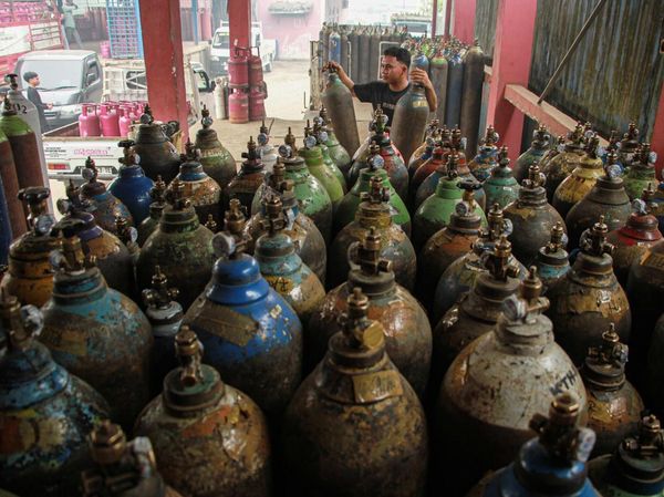 Permintaan Tabung Oksigen Naik di Tengah Kabut Asap Palangka Raya