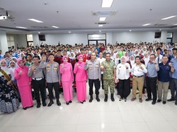 Polres Metro Bekasi Beri Motivasi Tentang Masa Depan ke 242 Ketua OSIS