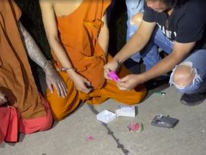 Video: Biksu di Thailand Pakai Dana Sumbangan Kuil untuk Beli Sabu