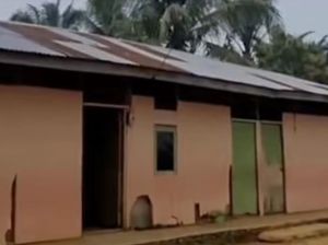 Guru SD Curhat Sekolah Dinding Triplek di Kampar 22 Tahun, Kini Beri Klarifikasi
