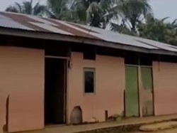Guru SD Curhat Sekolah Dinding Triplek di Kampar 22 Tahun, Kini Beri Klarifikasi