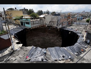 Sinkhole Paling Mematikan di Dunia, Ratusan Orang Tewas