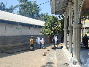 Ortu Berbondong Jemput Anak Usai Pimpinan Pondok Setubuhi 3 Santriwati di Lombok
