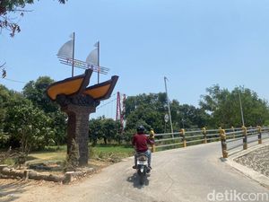 Tugu Perahu Krasak: Monumen Pengingat Sejarah Sungai Cimanuk