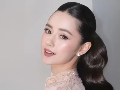 Gaya Vika Kolesnaya, Istri Billy Syahputra Berkebaya di Pernikahan Adik Olga