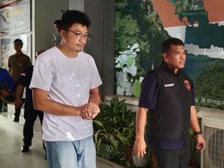 WNA China Buru-Santap Penyu Dilimpahkan ke Polda Papua Barat Daya