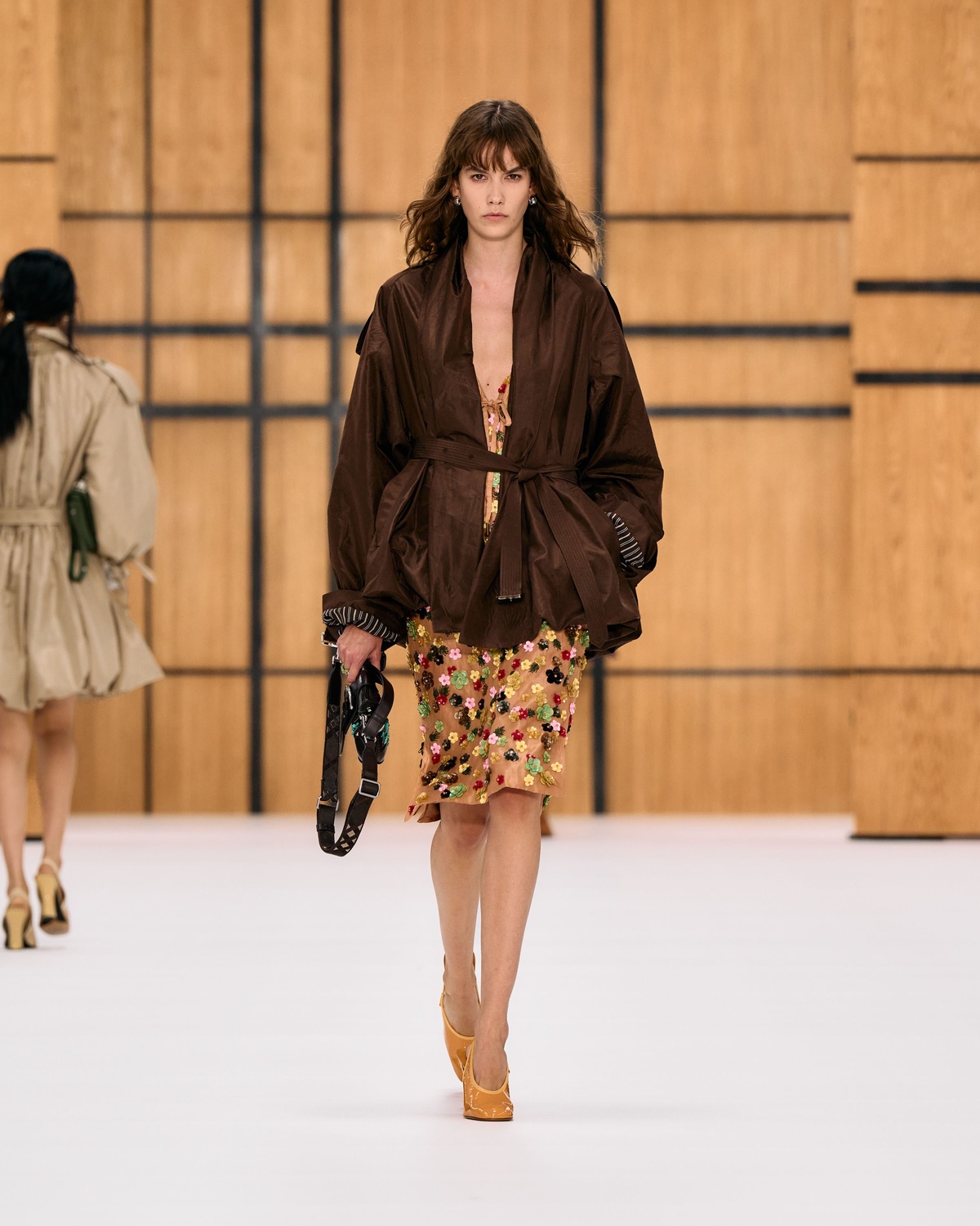 Kolaborasi Burberry SS 2027: Daniel Lee dan Celia Birtwell