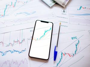 Simak Rekomendasi Saham Hari Ini Saat IHSG Loyo