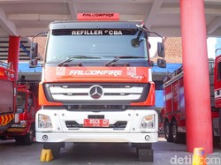 Dari Mana Pasokan Air Damkar Surabaya Saat Musim Kemarau?