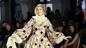 Gigi Hadid Tampil Dramatis Bak Putri Renaissance di Vogue World 2026