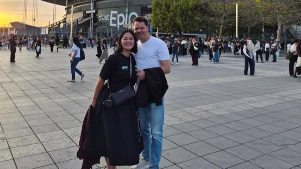 VIP Garis Keras! Gracia Indri Nonton Konser BIGBANG di Paris Ditemani Suami
