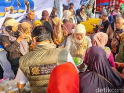 Jaga Stabilitas Harga, Gubernur Khofifah Gelar Pasar Murah di Ponorogo