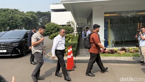 Pratikno hingga Brian Merapat ke Istana Rapat Pendidikan Gratis SD-PTN