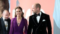 Momen Langka Kate Middleton Pakai Perhiasan Bersejarah di Premiere 'Digger'