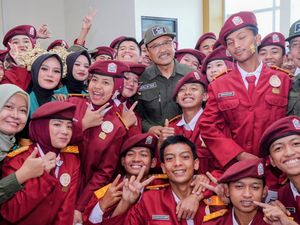 Gus Ipul Minta Wali Sekolah Rakyat Dampingi Siswa dengan Hati
